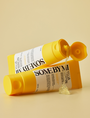 SOME_BY_MI_Yuja_Niacin_Brightening_Moisture_Gel